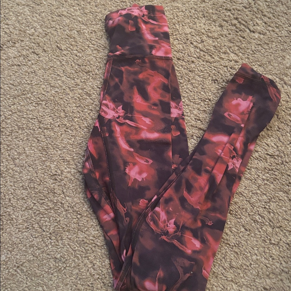 Lululemon leggings camo red 28” inseam Size 0
